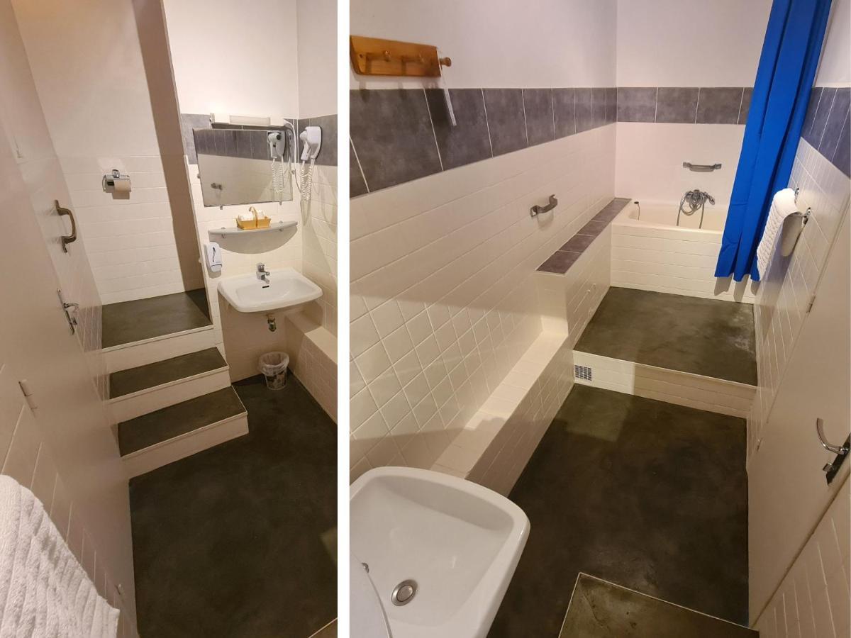 Hotel La Fontaine Saint-Martin-de-Bromes Экстерьер фото