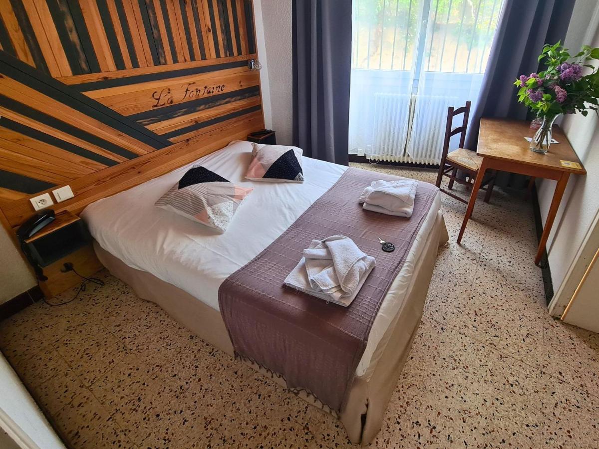 Hotel La Fontaine Saint-Martin-de-Bromes Экстерьер фото