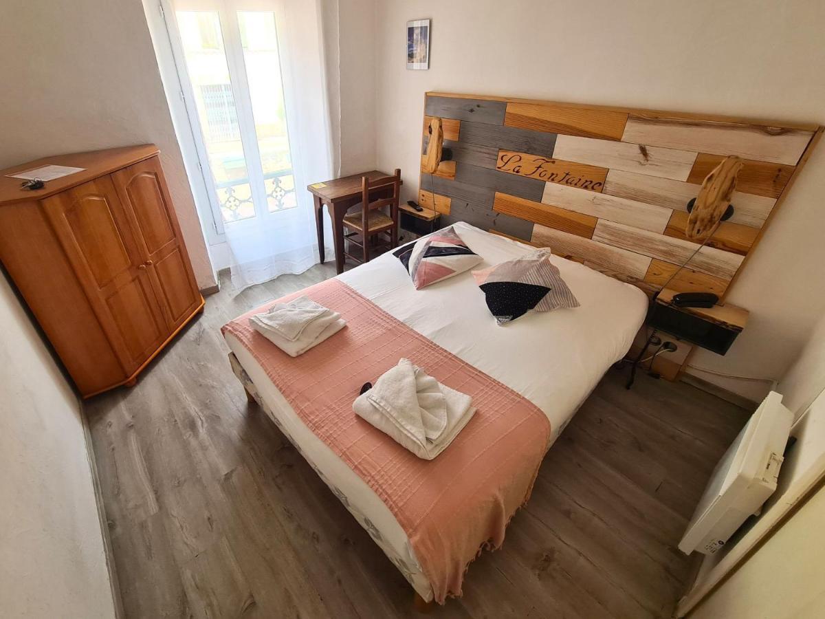 Hotel La Fontaine Saint-Martin-de-Bromes Экстерьер фото