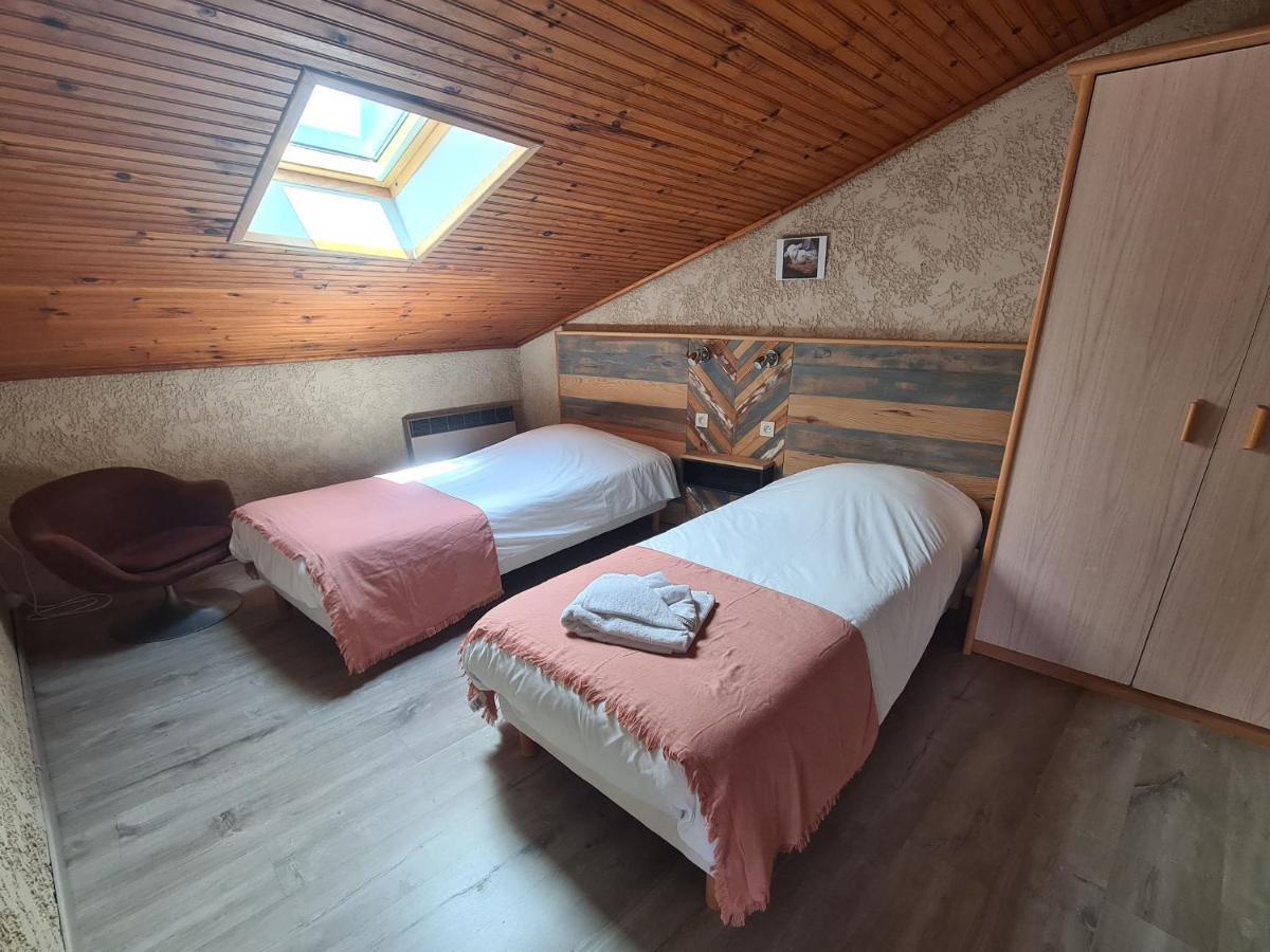 Hotel La Fontaine Saint-Martin-de-Bromes Экстерьер фото